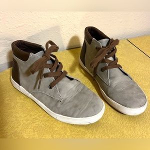 Boys size 3 dress sneaker